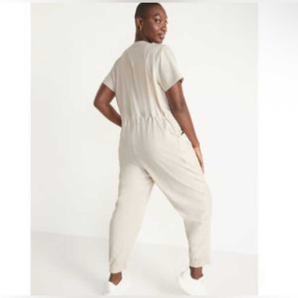 Old Navy Short-Sleeve StretchTech Collarless Jumpsuit✨